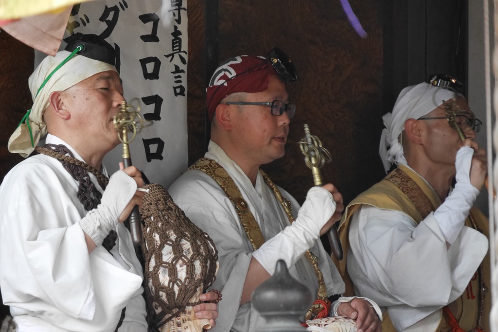 令和七年 柴燈護摩供法要・火渡り