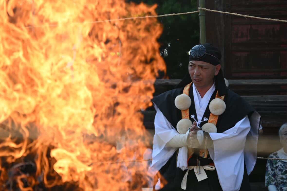 令和八年 柴燈護摩供法要・火渡り